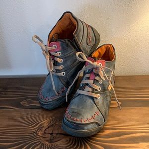 TMA EYES Faded Black Leather & Orange Hi-Tops Size 8. Great pre-owned condition!